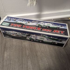 BNIB! 2010 Hess Toy Truck & Jet Set Collectible